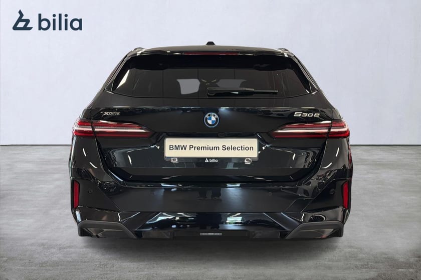 Bild 5 av BMW 530e xDrive Touring M-sport | B&W | Drag | Aktiv farth. |360