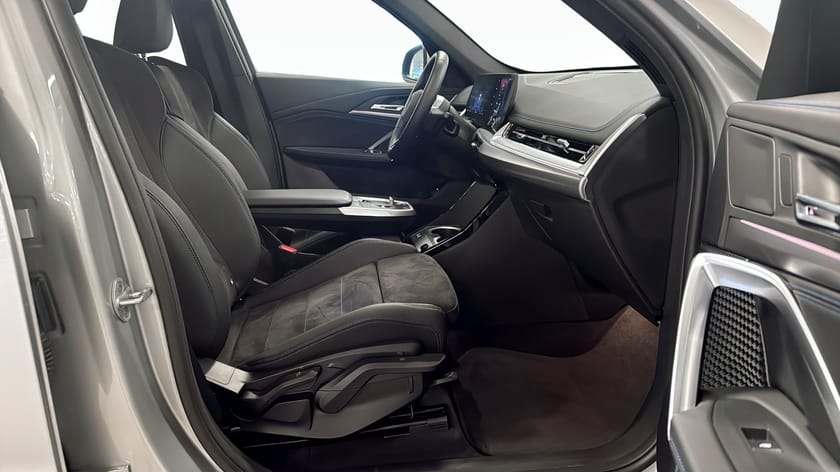 Bild 3 av BMW iX1 eDrive20 M Sport Active Premium 19" DAP