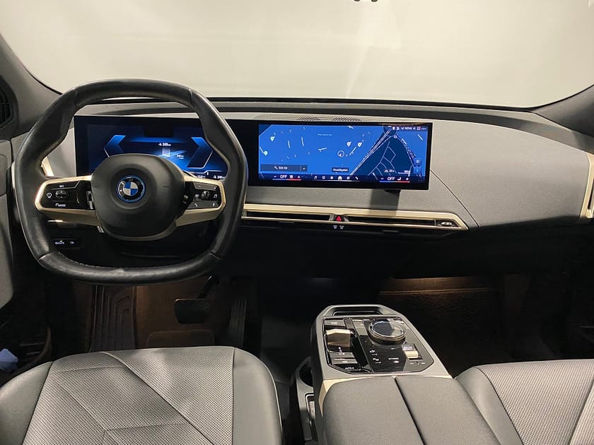 Bild 3 av BMW iX xDrive40 4,95% ränta Sportpaket Innovation H/K Drag