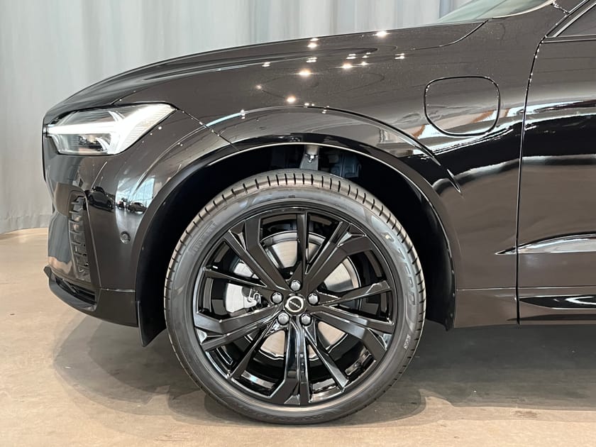 Bild 5 av Volvo XC60 T6 Plus Black Nordic Edition Lagerbil Redo för Omg Leverans