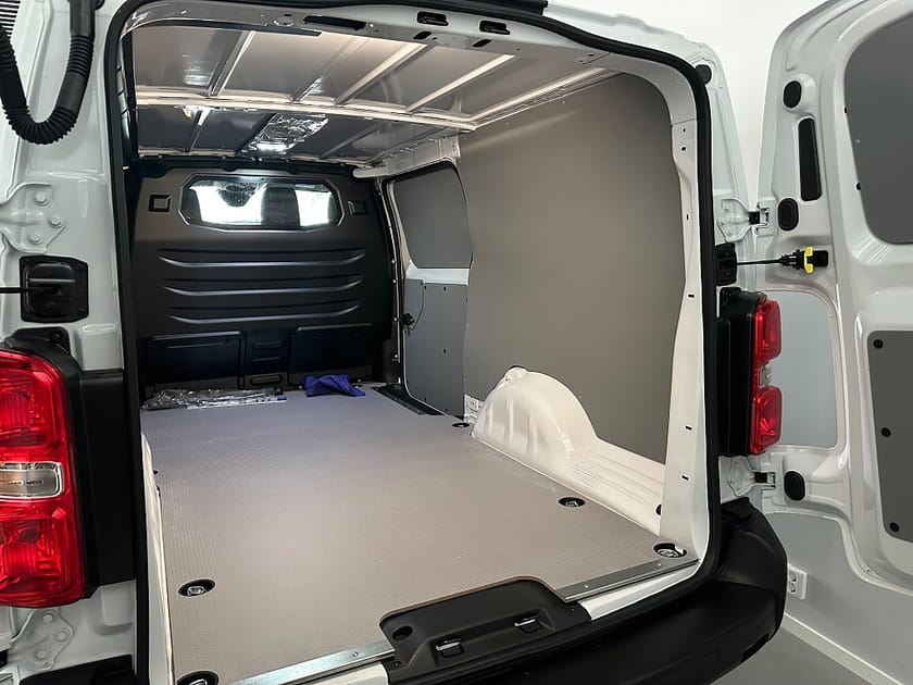 Bild 3 av Peugeot Expert Utökad Last L3 145hk diesel aut- Drag & värmare