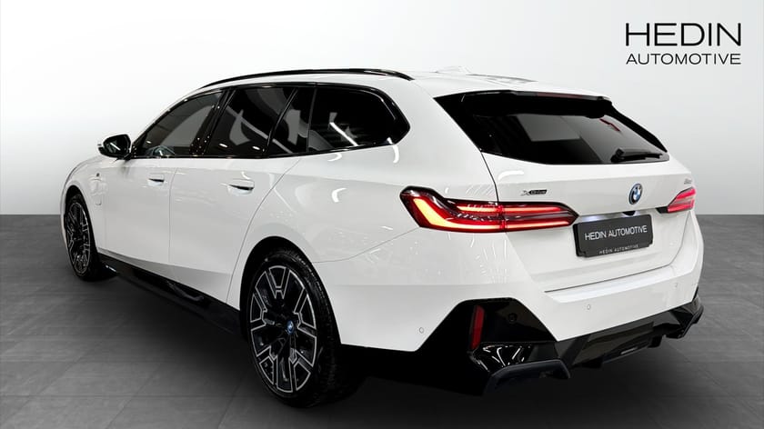 Bild 2 av BMW 550e xDrive Touring M Sport Pro B&W Drag 4-zon