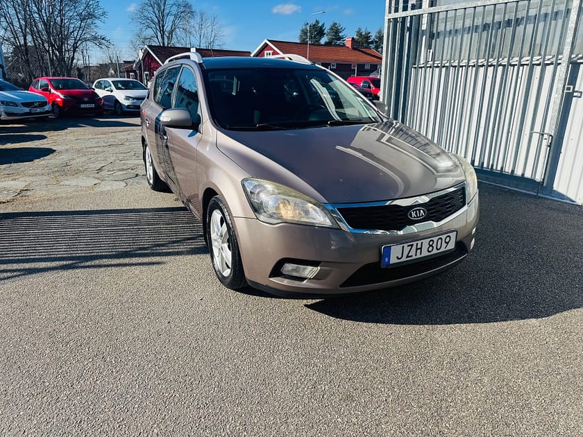 Bild 1 av Kia cee'd_sw SW 1.6 CRDi EX / AUTOMAT / DRAG