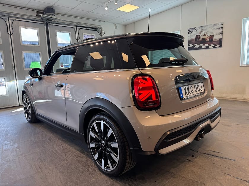 Bild 3 av MINI Cooper S 3-dörrars Aut H/K HUD Pano B-kamera Gps Komfortpaket