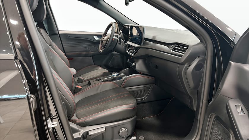 Bild 3 av Ford Kuga Plug-In Hybrid ST-Line X Black Edition 243HK DEMO