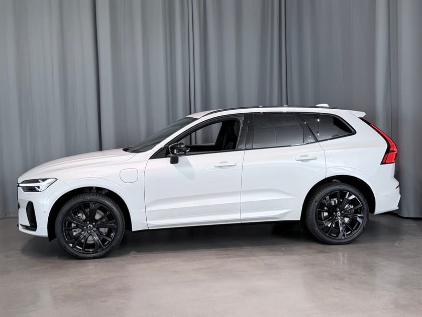 Bild 2 av Volvo XC60 T6 Plus Black Nordic Edition Lagerbil Redo För Omg Leverans