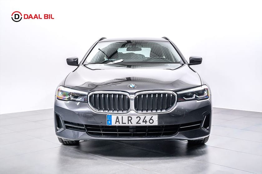 Bild 3 av BMW 530e xDrive Touring 292HK SPORT LINE VÄRM DRAG KAM NFC