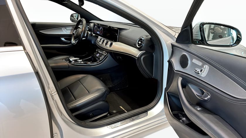 Bild 3 av Mercedes-Benz E 400 4MATIC 4M | AMG | HUD | Pano | Minnesstol | 333hk