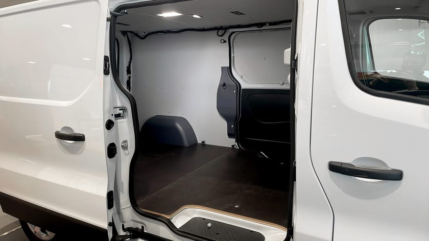 Bild 5 av Renault Trafic Skåpbil L2H1 NORDIC LINE DCI 150 AUTOMAT *Dubbla skjutdörrar*