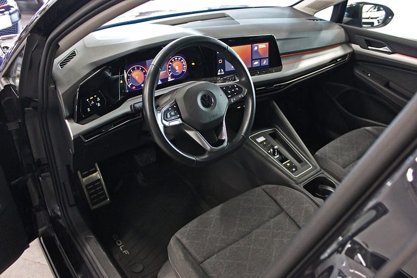 Bild 2 av Volkswagen Golf Sportscombi 1.5 eTSI DSG Värmare Drag SoV