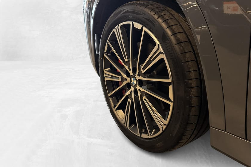 Bilde 2 av BMW iX1 xDrive30 SuperCharged Panorama, H/K, Krok