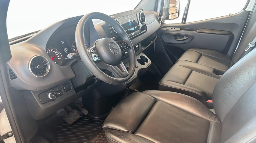 Bild 4 av Mercedes-Benz Sprinter 317 CDI RWD Chassi Bakgavellyft+volymskåp