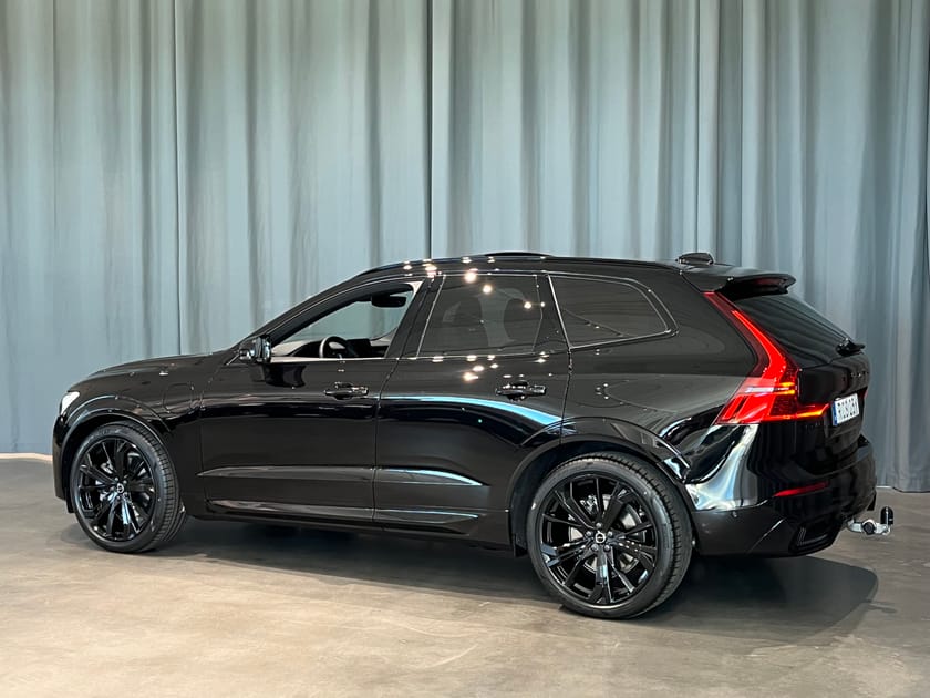 Bild 3 av Volvo XC60 T6 Plus Black Nordic Edition Lagerbil Luftfjädring//Head-Up// Panorama