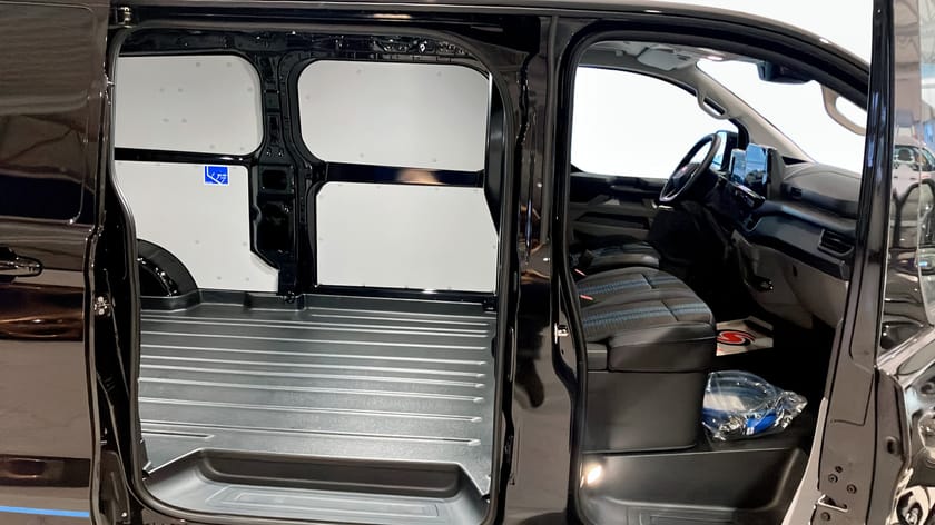 Bild 5 av Ford E-Transit Custom 340 340L Sport Skåp 218hk 0% ränta Demo Laddkort 15000kr ingår