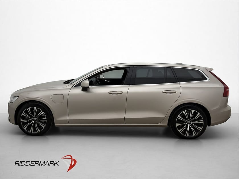 Bild 4 av Volvo V60 Recharge T6 AWD Core Bright VOC 360° Skinn Drag