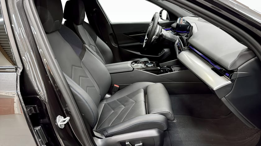 Bild 3 av BMW 530e xDrive Touring M Sport Pro Innovation Rattvärme Drag H/K HUD