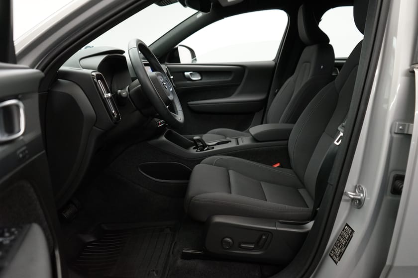 Bild 5 av Volvo EX40 Single Motor Extended Range R Plus Edt, Förarstol elmanövrerad, Navigation