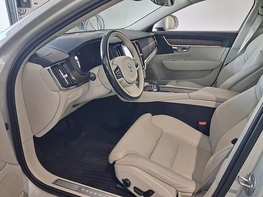 Bild 3 av Volvo V90 Cross Country B4 MILDHYBRID AWD 197HK 4x4 Panorama Läder