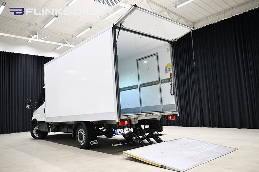 Bild 4 av Iveco Daily 35-140 Chassi Cab 136HK Automat|Volymskåp|Bakgavellyft|Sidodörr|Leasbar