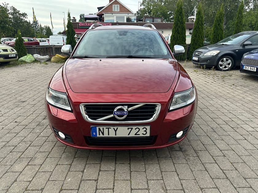 Bild 3 av Volvo V50 D2 Momentum Euro 5/dragkrok/skinn/Ett års garanti