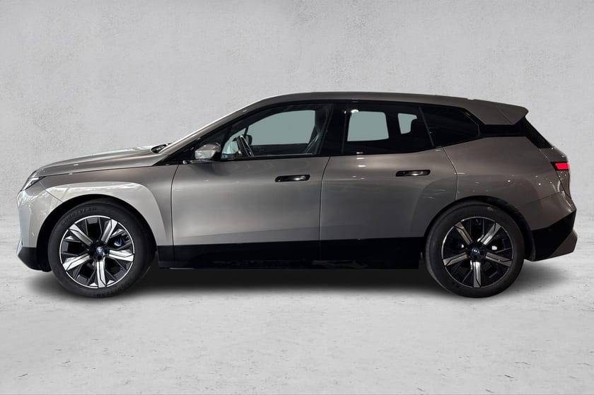 Bilde 2 av BMW iX xDrive50 Skinn| Massasje| Pano| Laser| Luft| H/K| Sportspakke