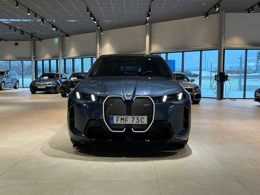 Bild 2 av BMW iX xDrive60 Charged M Sport Pro H/K Drag 4,95%
