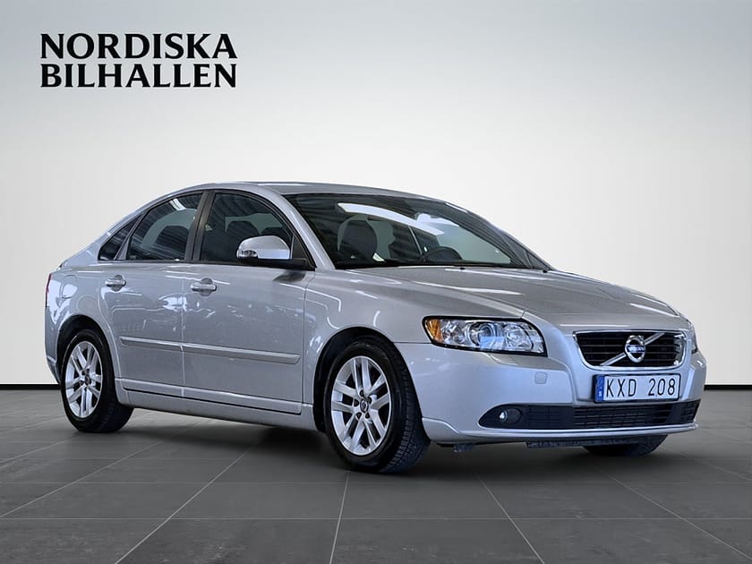 Bild 1 av Volvo S40 D2 Momentum Nyservad Dragkrok Värmare P-sensor