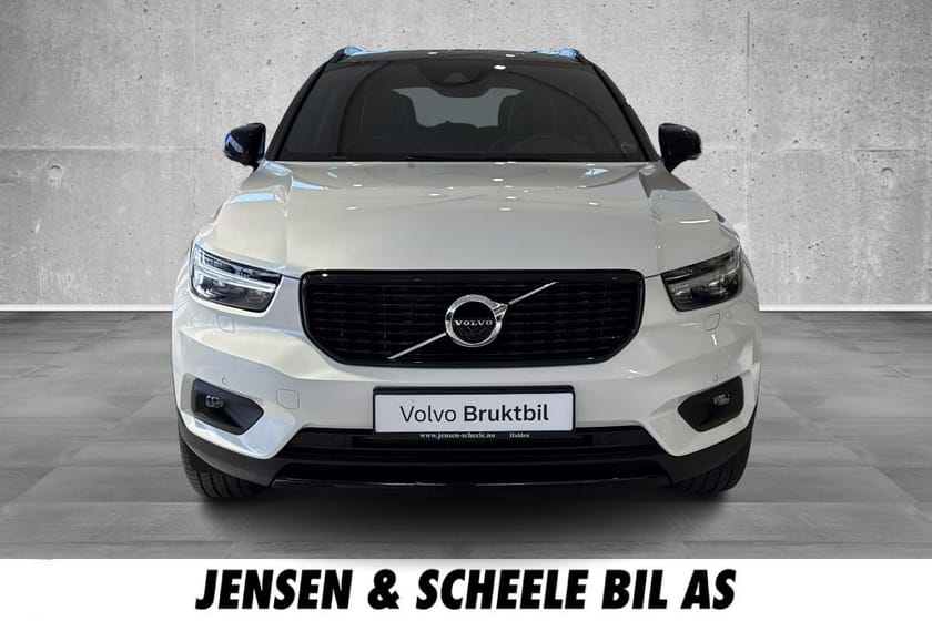 Bilde 2 av Volvo XC40 D4 AWD R-Design - VOC, 360 kamera, H&K, Krok