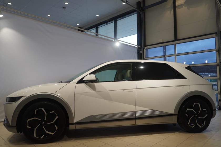 Bild 3 av Hyundai Ioniq 5 77kWh AWD Advanced Avtagbar Drag Pano 360 Bose