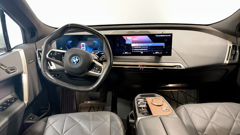 Bild 4 av BMW iX xDrive40 xDrive 40 Soft close Pano Sky DAP H/K