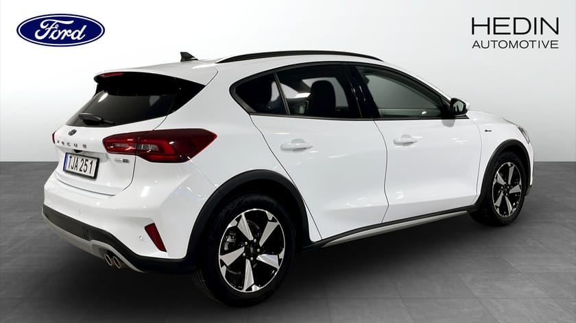 Bild 2 av Ford Focus Active 5d MHEV E85 125hk Manuell