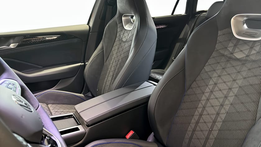 Bild 4 av Volkswagen Passat Variant eHybrid e-HYBRID 272hk R-LINE Drag/Farthållare/Vinterpaket