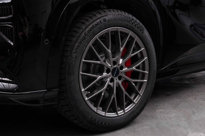 Bilde 3 av Hongqi EHS7 Exclusive, luftfjæring og 4-hjuls styring