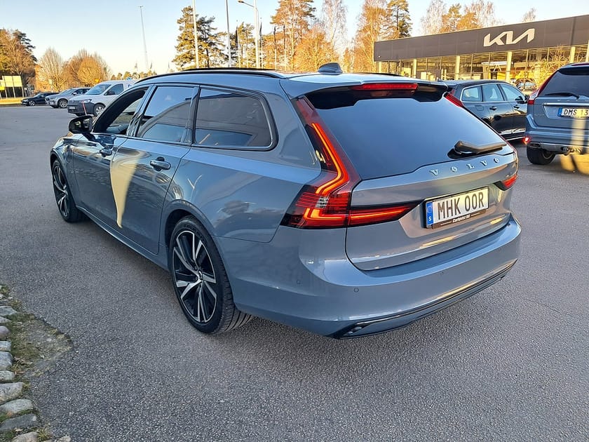 Bild 4 av Volvo V90 T8 Recharge R-Design plug in 392HK 4x4 Läder Panorama