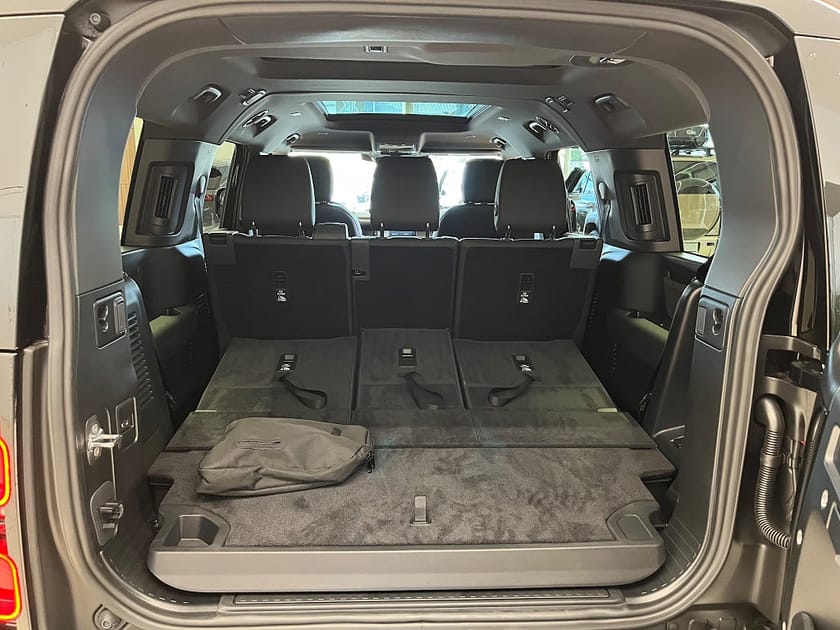 Bild 4 av Land Rover Defender 130 D300 MHEV X-Dynamic SE / 8-sits