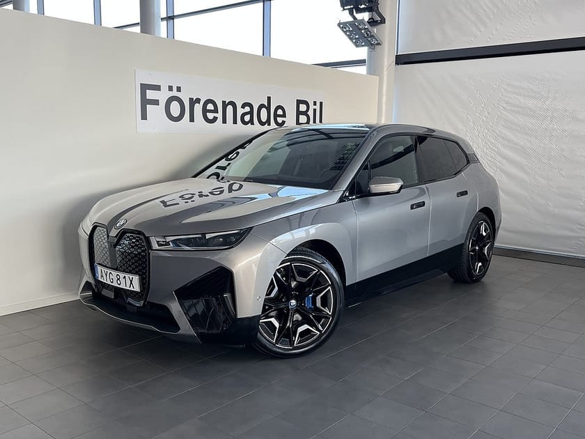 Bild 1 av BMW iX xDrive40 Sportpaket Innovation H/K Drag Adpt Farth