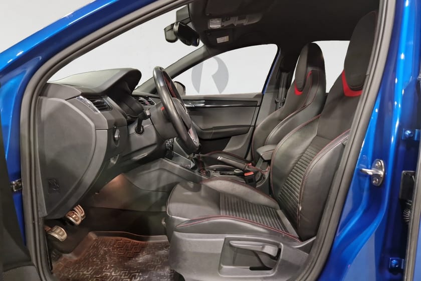 Bild 3 av Škoda Octavia RS 2.0 TSI 220 HK PDC 1042KR/ÅR 16900MIL 18"