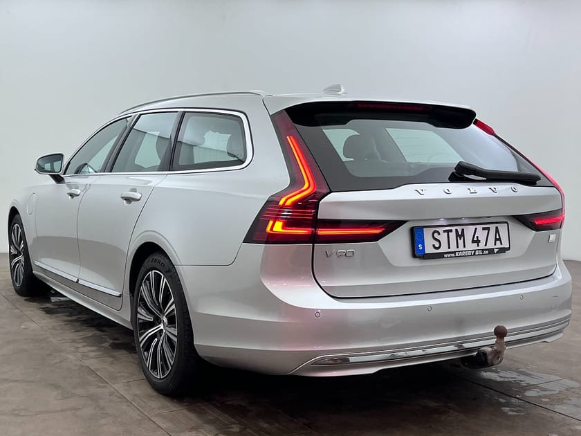 Bild 4 av Volvo V90 Recharge T6 AWD Momentum B-kamera Drag Rattvärme