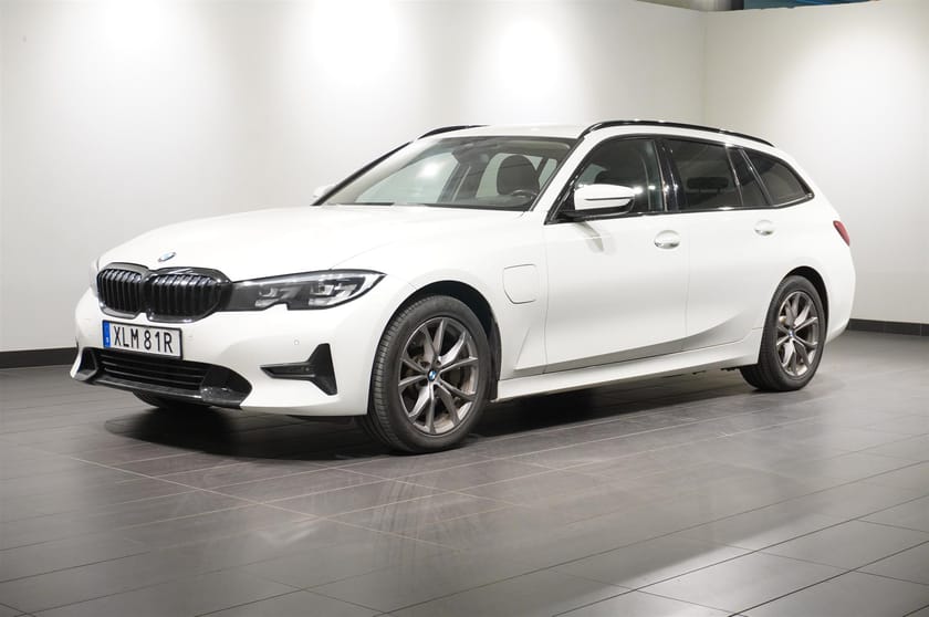 Bild 1 av BMW 330e Touring Sport Line Drag Live Cockpit Prof. PDC