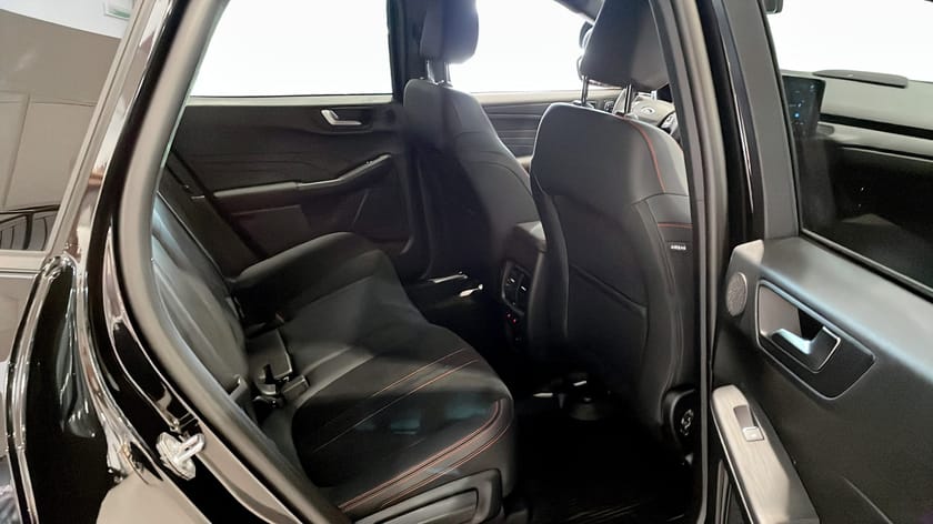 Bild 5 av Ford Kuga Plug-In Hybrid ST-LINE X Black Edition 243hk | Dragkrok |
