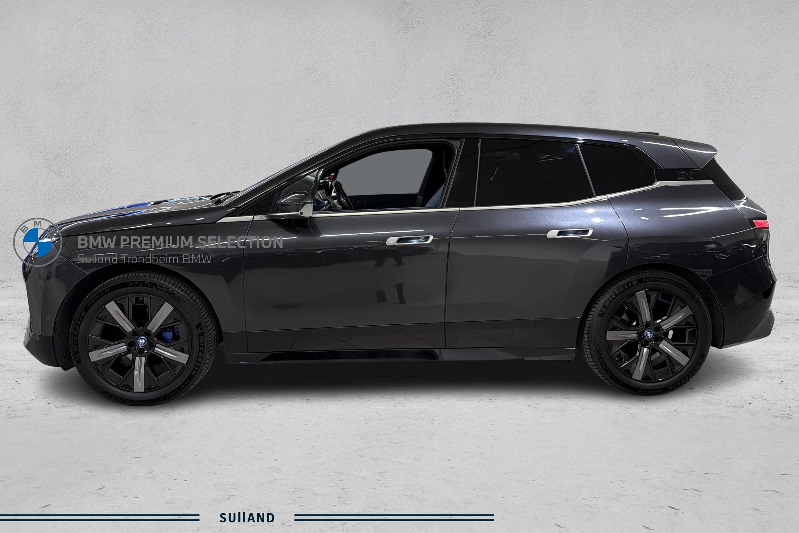 Thumnail bilde 1 av BMW iX xDrive40
