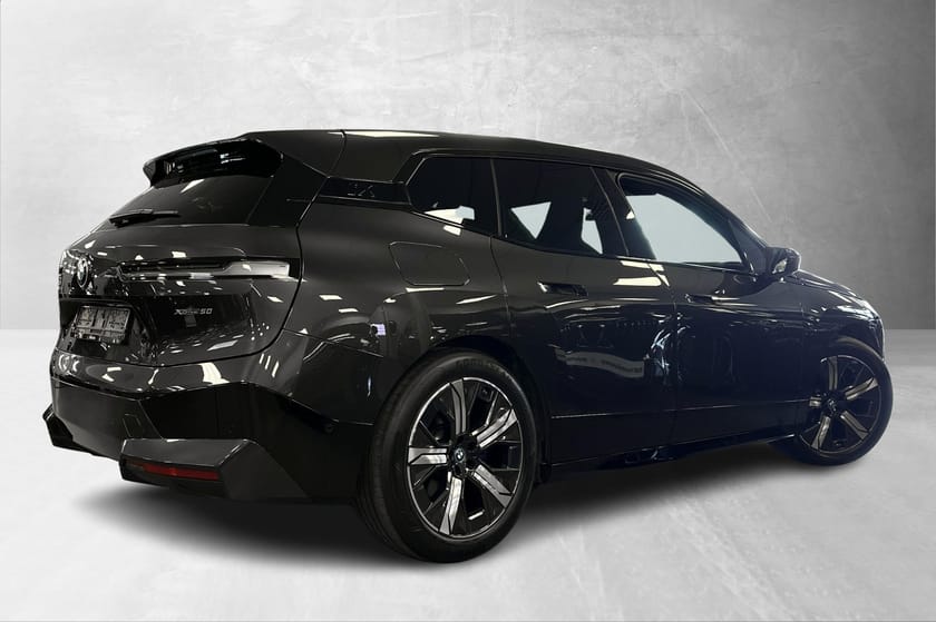 Bilde 3 av BMW iX xDrive50 50 Fully Charged, Sport, Laser, Sky-Lounge, Krok, 21''