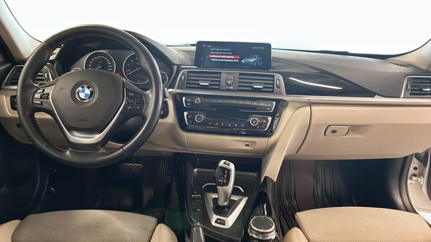 Bild 4 av BMW 330e Sedan iPerformance Sport Line Backkamera H/K Navigation