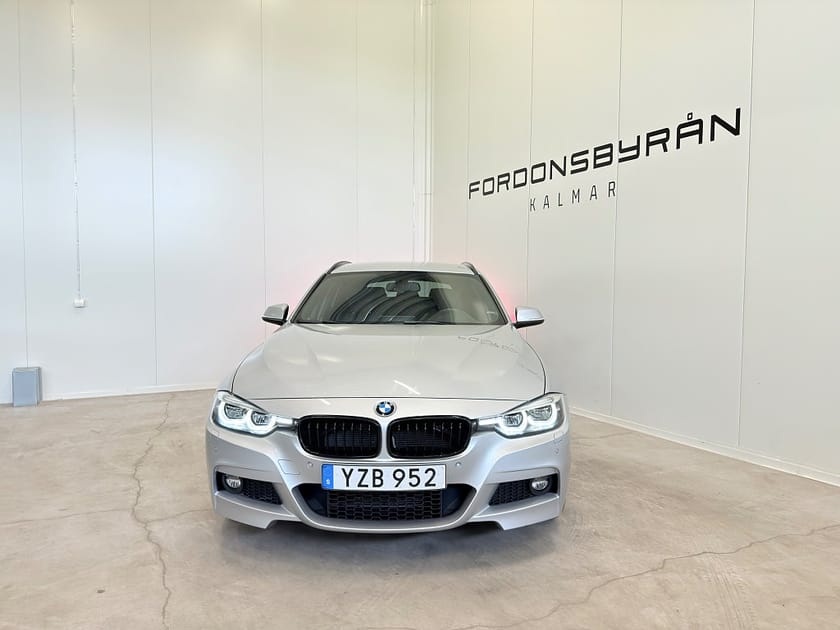 Bild 4 av BMW 330i xDrive Touring M-Sport Shadow Cockpit NaviPro HiFi Drag