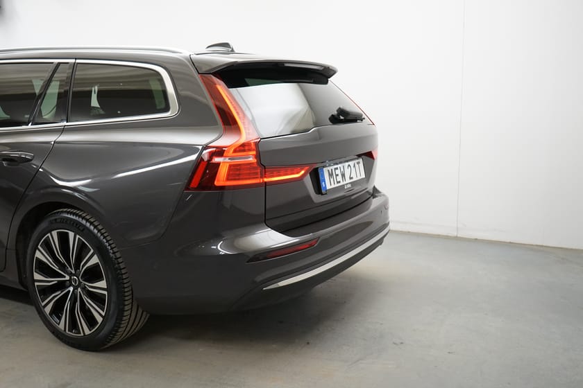 Bild 3 av Volvo V60 Recharge T6 Core Edition, Dragkrok, Baklucka elmanövrerad