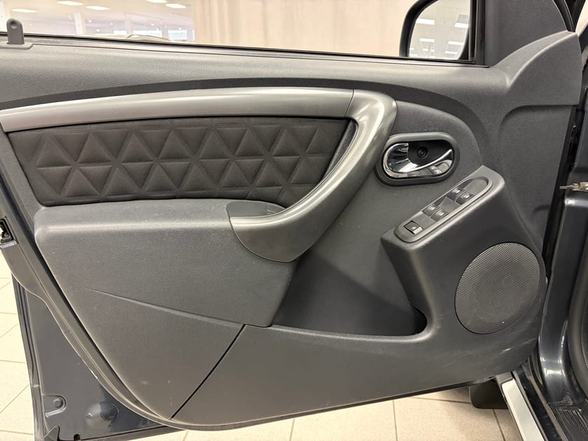 Bild 4 av Dacia Duster 4x4 ph II 1,5 dCi Laureate