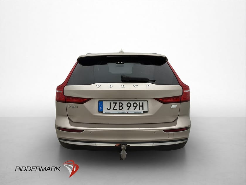 Bild 5 av Volvo V60 Recharge T6 AWD Core Bright VOC 360° Skinn Drag
