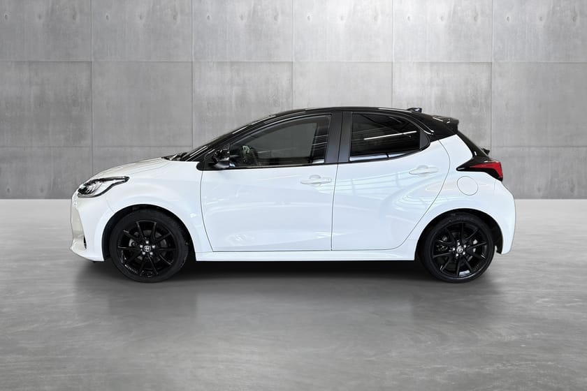 Bilde 2 av Toyota Yaris Hybrid 1,5 Bensin Style Tech bi-tone Panorama