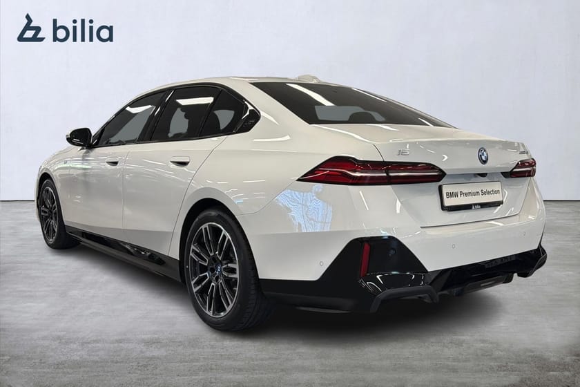 Bild 2 av BMW i5 eDrive40 Sedan eDrive 40 M-sport | H&K | Drag | Aktiv farth.