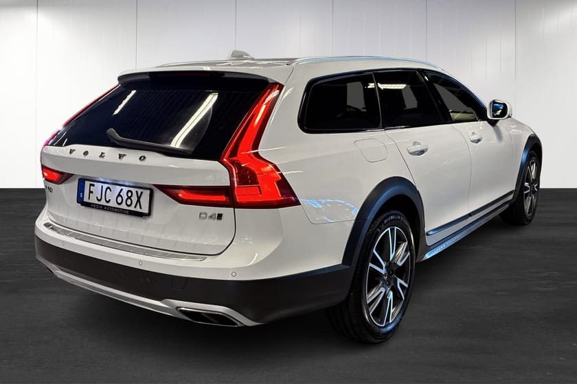 Bild 3 av Volvo V90 Cross Country D4 AWD Geartronic | Momentum | Drag | 360 | Helläder | HUD |